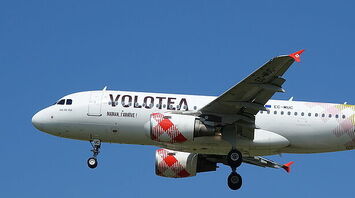 Volotea aircraft flying with landing gear down