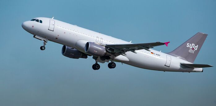 SUNDAIR Airbus A320 in flight