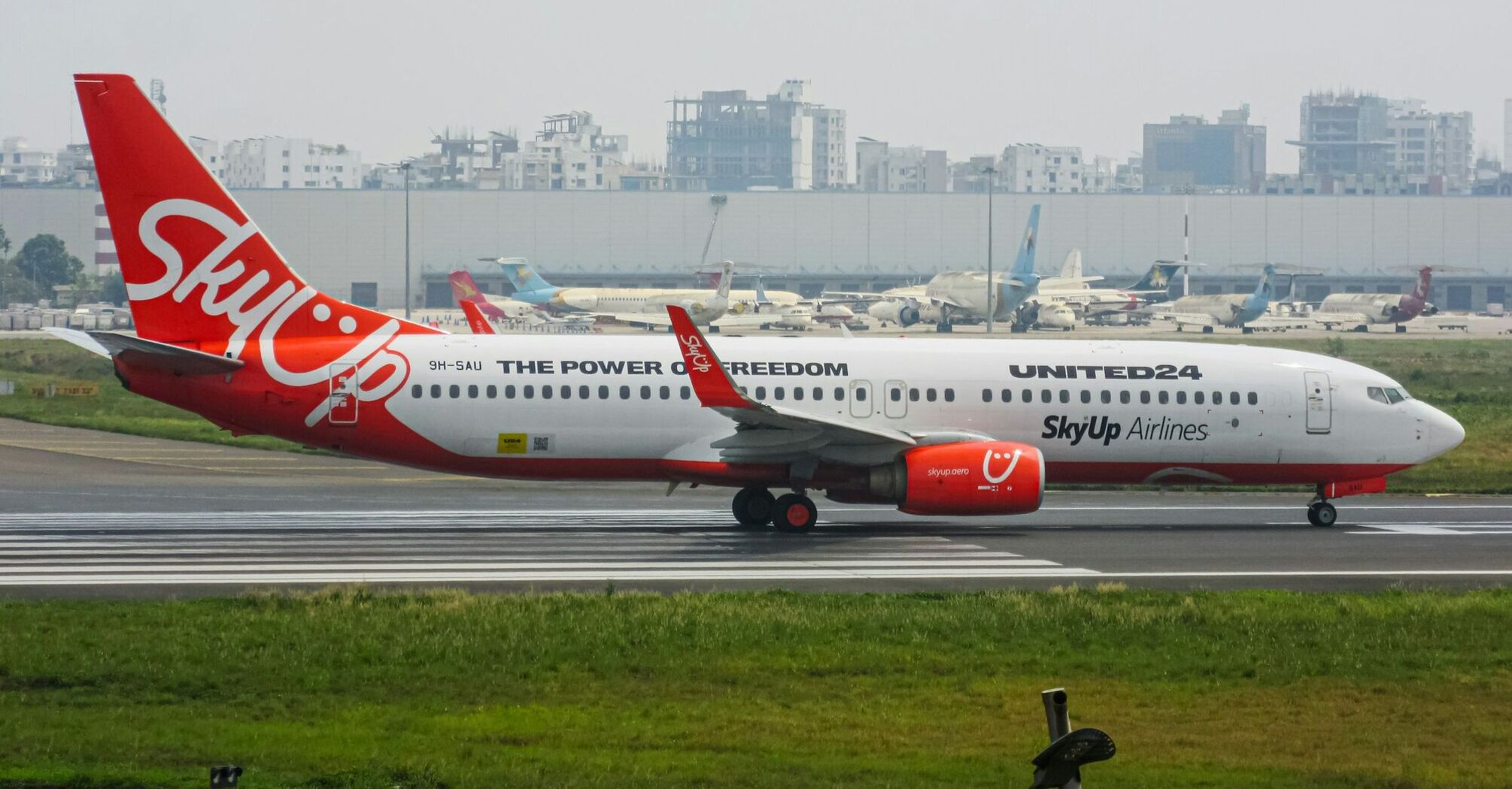 SkyUp Airlines Boeing 737 on the runway