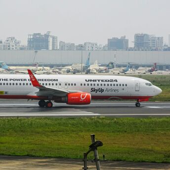 SkyUp Airlines Boeing 737 on the runway
