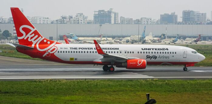 SkyUp Airlines Boeing 737 on the runway