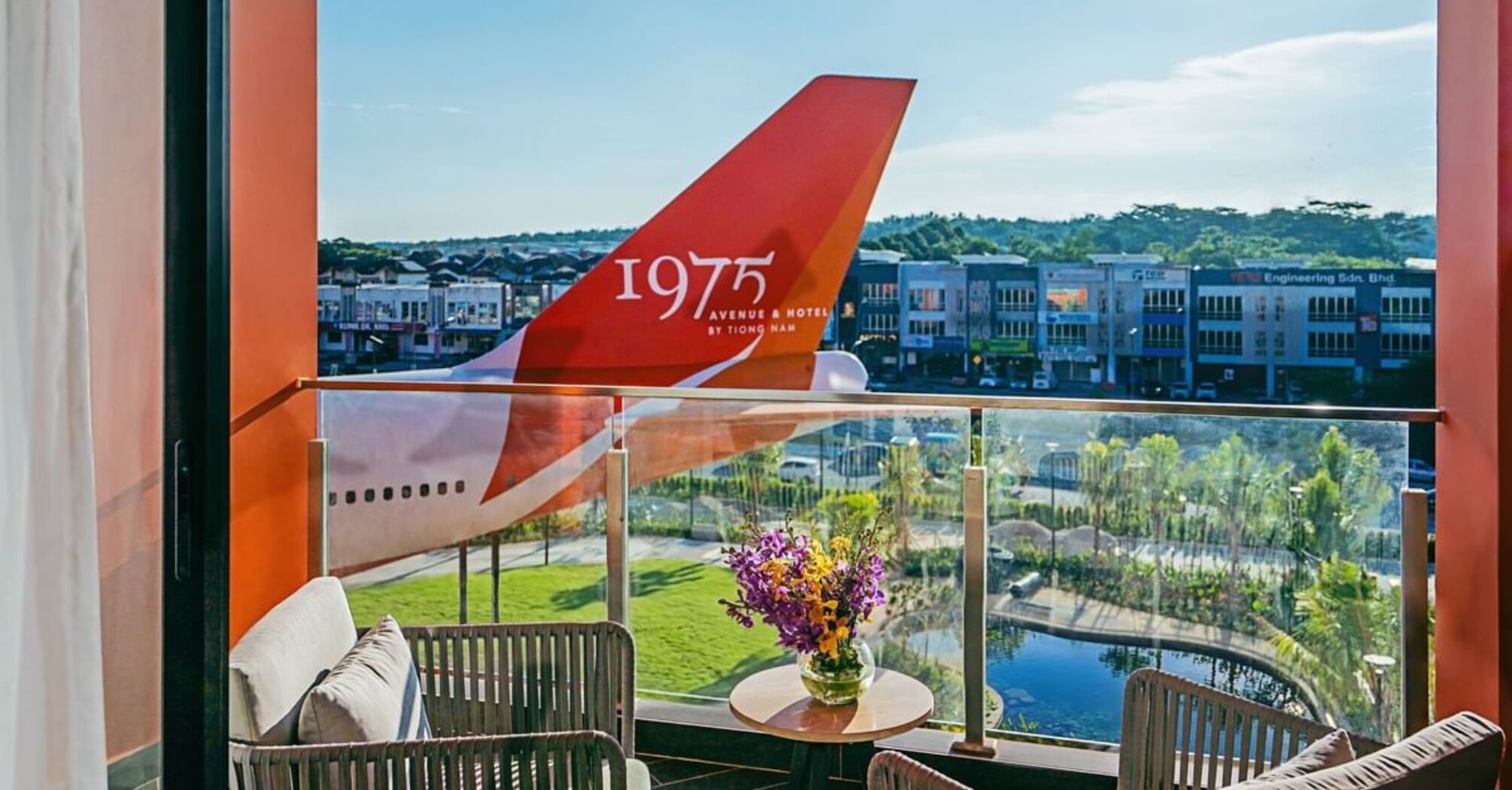 1975 Avenue & Hotel overlooking Boeing 747