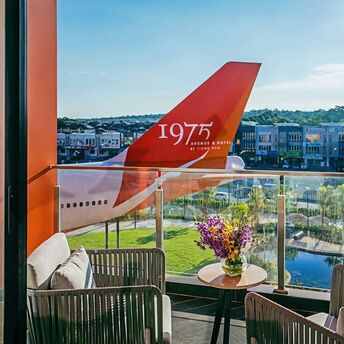 1975 Avenue & Hotel overlooking Boeing 747