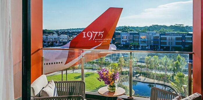 1975 Avenue & Hotel overlooking Boeing 747