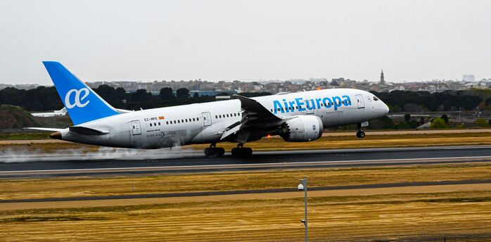 Air Europa Boeing 787 Dreamliner taking off